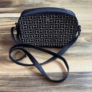 Tommy Hilfiger Crossbody Purse – Gently Used